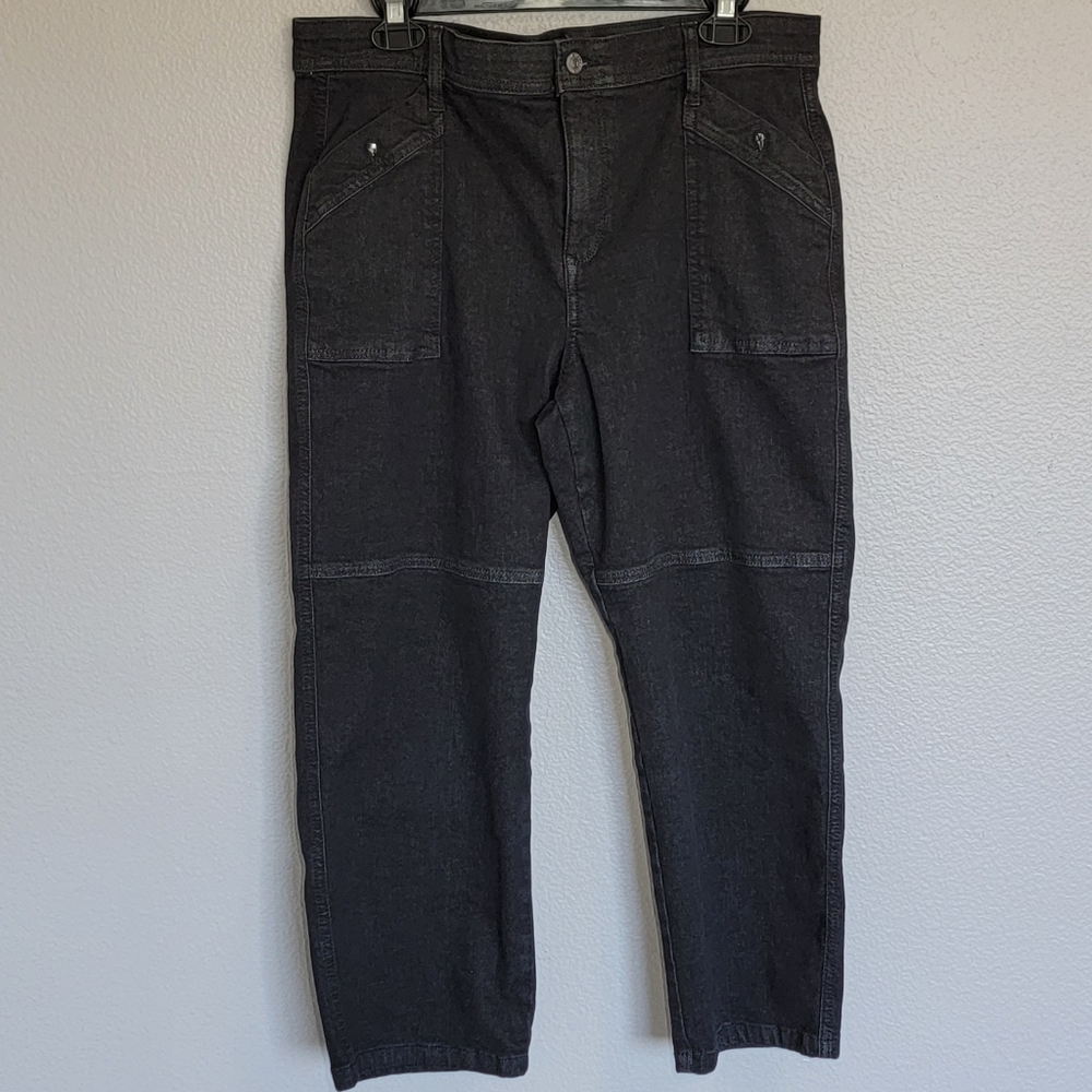 LIZ CLAIBORNE MID RISE BLACK CROP JEANS/ SIZE 12P.
